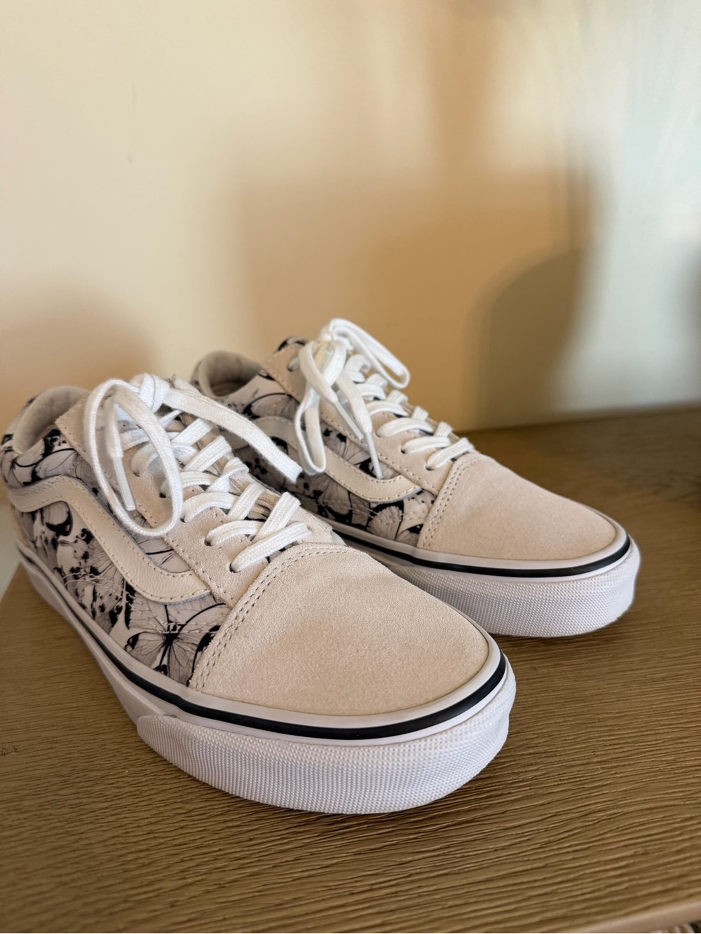 Vans Woman White and Beige Floral-Pattern Old Skool Sneakers